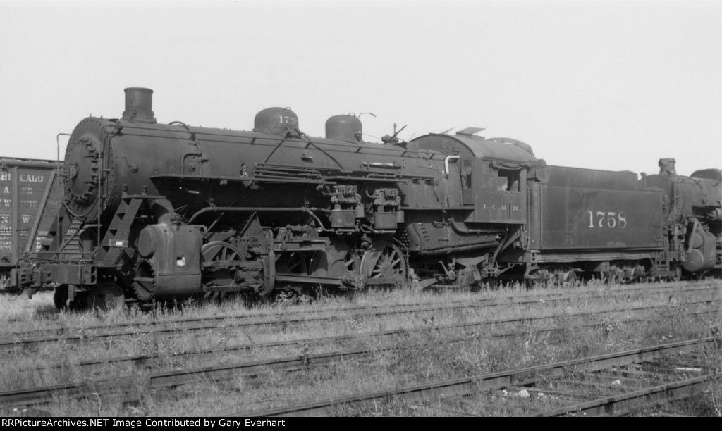 IC 2-8-2 #1758 - Illinois Central